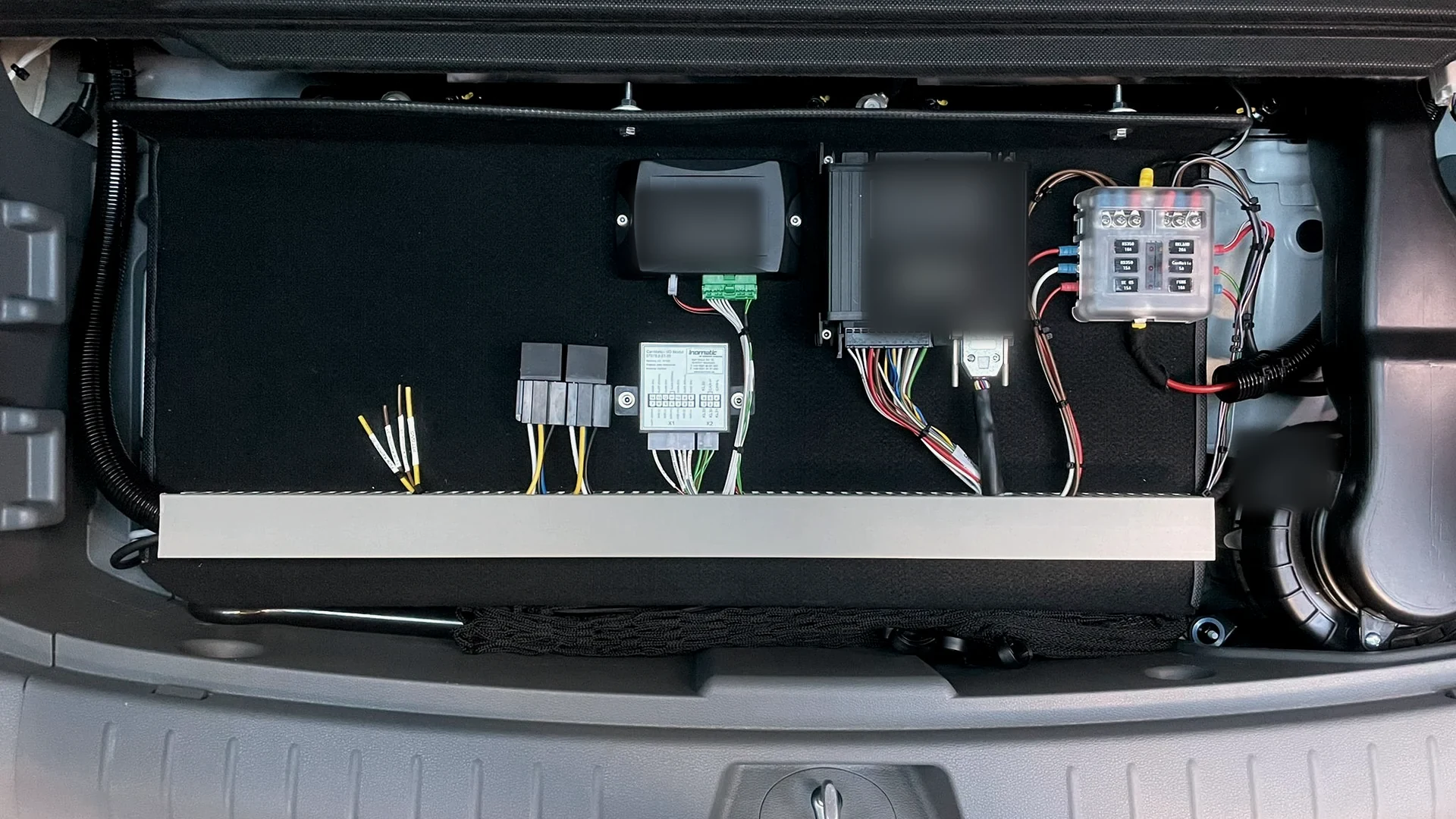 Integrierte Sondersignal- und Steuertechnik im Fahrzeugheck